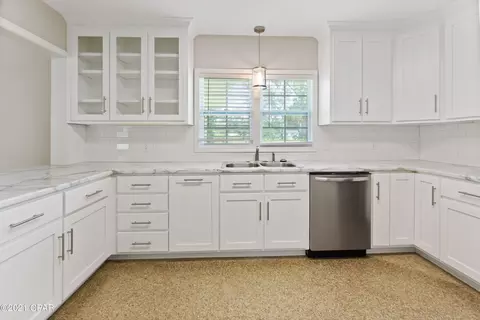 753 4th St, Chipley, FL 32428 photo 5