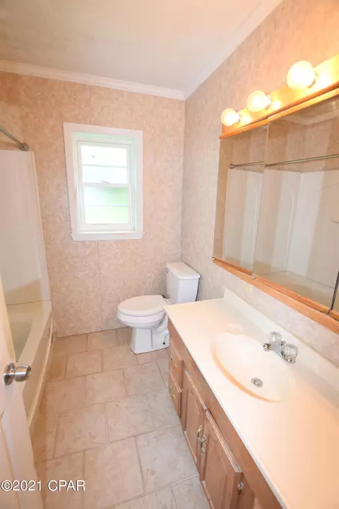 793 5th St, Chipley, FL 32428 photo 4