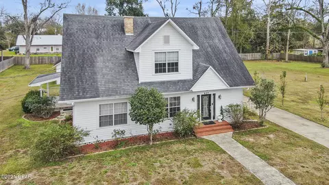 637 3rd St, Chipley, FL 32428 photo 1