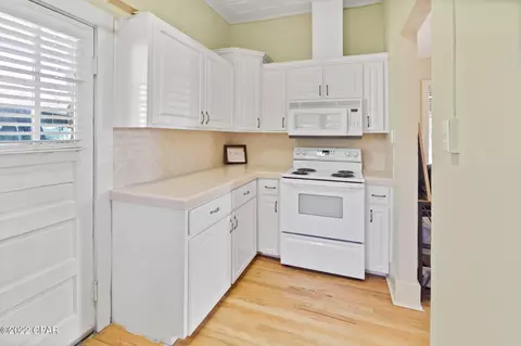 Kitchen - 896 Main St, Chipley, FL 32428 photo 4 of 4