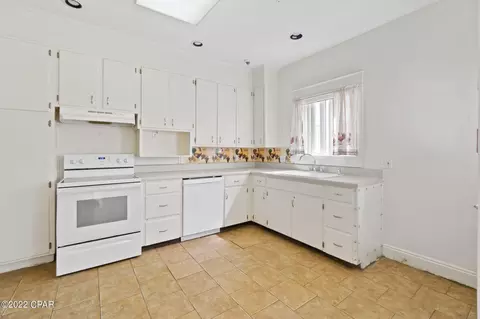 719 5th St, Chipley, FL 32428 photo 9