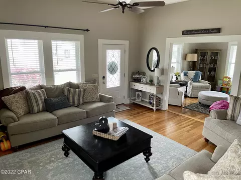 634 3rd St, Chipley, FL 32428 photo 4