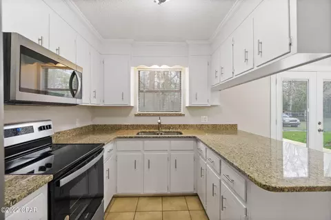 521 2nd St, Chipley, FL 32428 photo 4