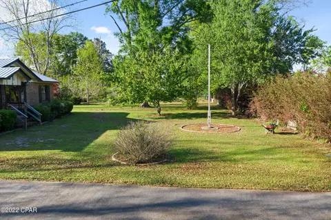 588 2 Nd St, Chipley, FL 32428 photo 3