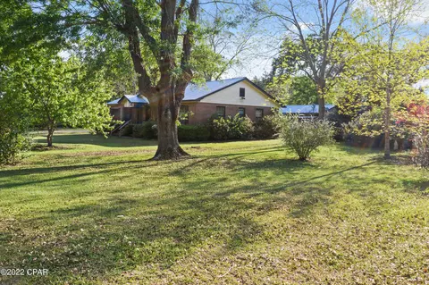 588 2 Nd St, Chipley, FL 32428 photo 4
