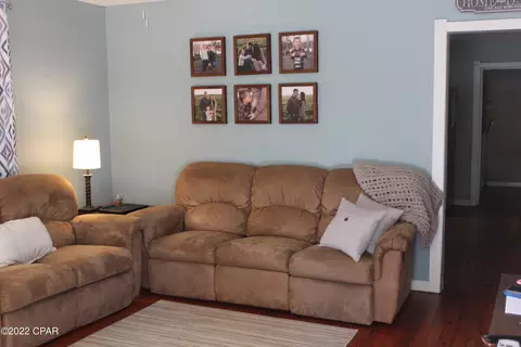 796 Sinclair St, Chipley, FL 32428 photo 2