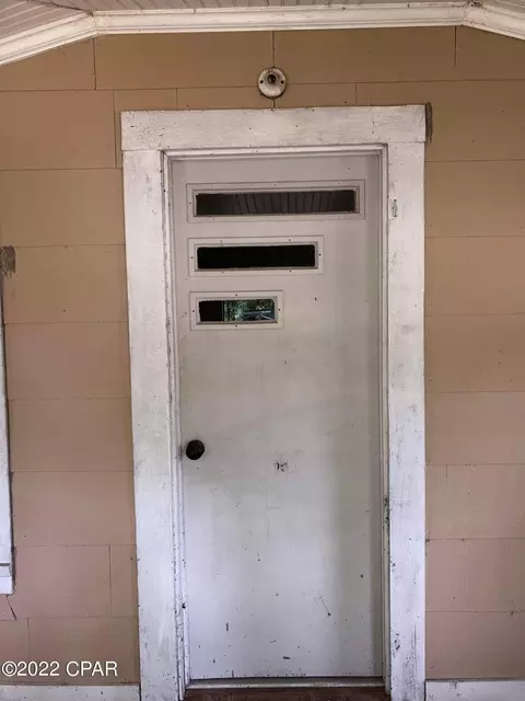 581 7th St, Chipley, FL 32428 photo 6