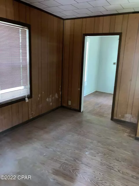 581 7th St, Chipley, FL 32428 photo 4