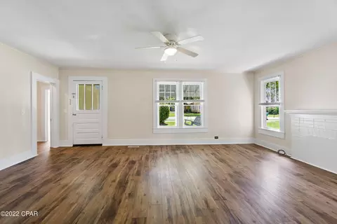 658 2nd St, Chipley, FL 32428 photo 1