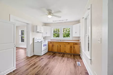 658 2nd St, Chipley, FL 32428 photo 6