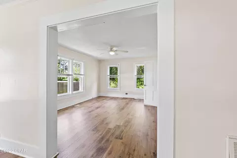 658 2nd St, Chipley, FL 32428 photo 4