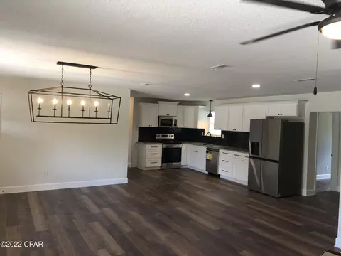 5253 10th St, Malone, FL 32445 photo 2