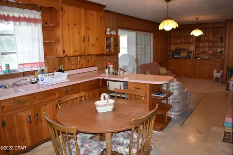 808 2nd St, Chipley, FL 32428 photo 4