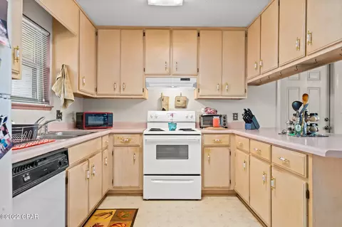 910 E Pine Forest Dr, Lynn Haven, FL 32444 photo 12