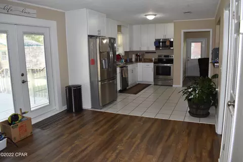 737 Gilbert Dr, Chipley, FL 32428 photo 4