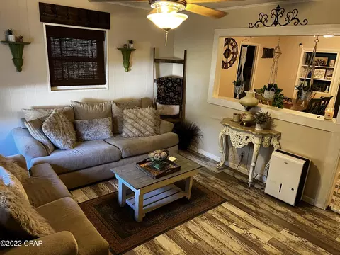 536 5th St, Chipley, FL 32428 photo 4