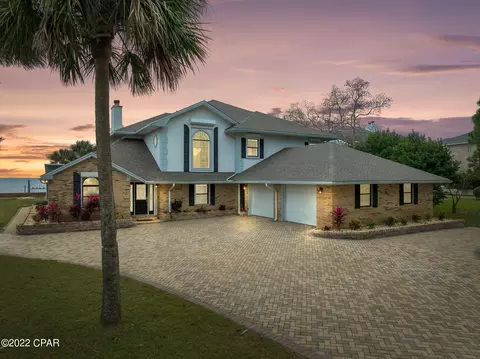 130 Dolphin Point Rd, Niceville, FL 32578