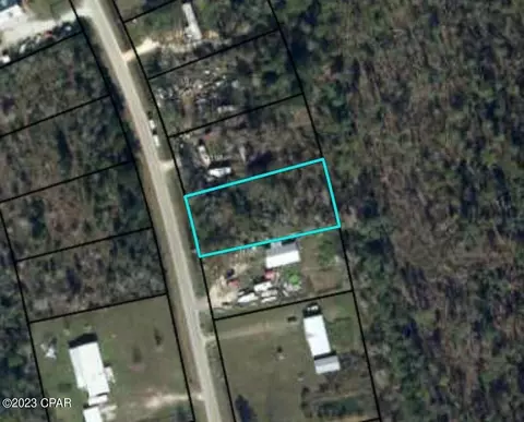21 Old Bay City Rd, Wewahitchka, FL 32465
