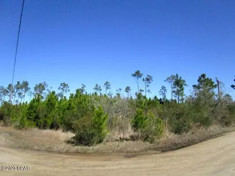 2215 Honeysuckle Dr, Panama City, FL 32404