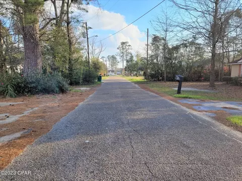 581 5th St, Chipley, FL 32428 photo 18