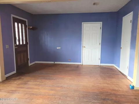 581 5th St, Chipley, FL 32428 photo 4