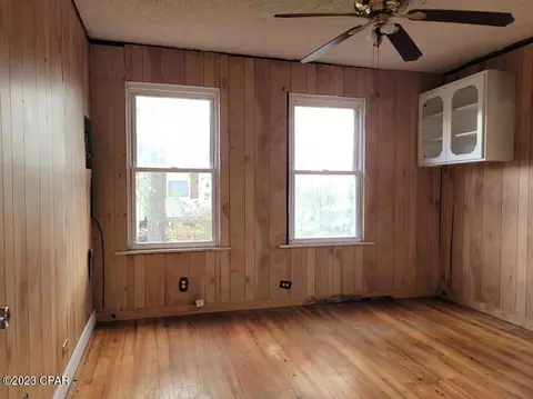 581 5th St, Chipley, FL 32428 photo 5