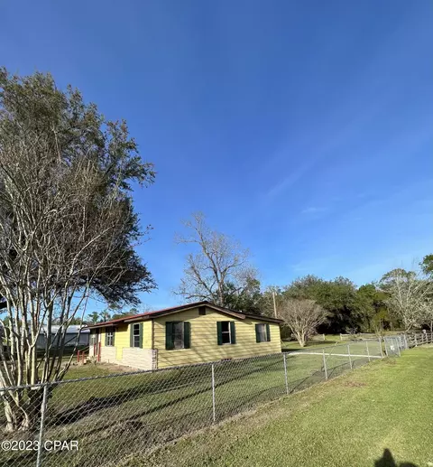 2216 Ray Ave, Grand Ridge, FL 32442