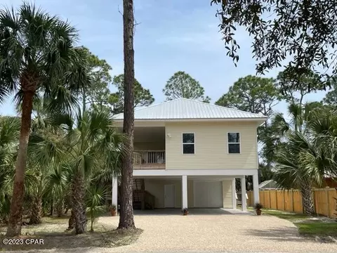 122 S Oak St, Port St Joe, FL 32456