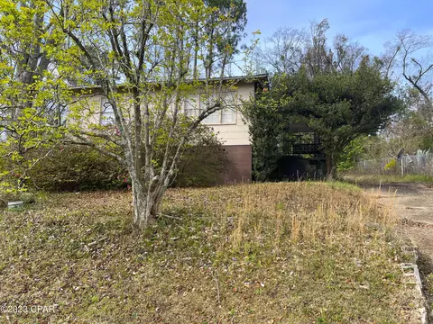 732 Pine Ave, Chattahoochee, FL 32324