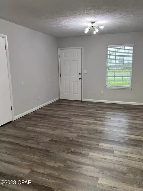 664 2nd St, Chipley, FL 32428 photo 4