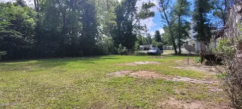2031 Finley Ave, Grand Ridge, FL 32442