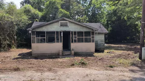 987 Hope Ave, Graceville, FL 32440