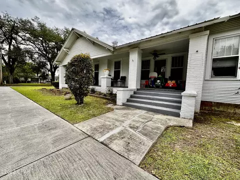 2933 Madison St, Marianna, FL 32446