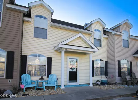 1016 15th St N St #4B, Mexico Beach, FL 32410