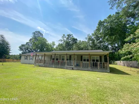 853 White Ave, Graceville, FL 32440