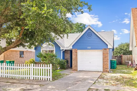 510 Woodland Park Cir, Mary Esther, FL 32569