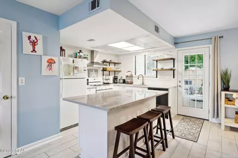 184 Robin Ln, Panama City Beach, FL 32407