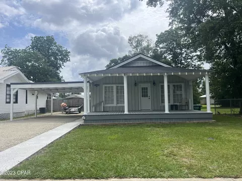 3006 8th St, Marianna, FL 32446