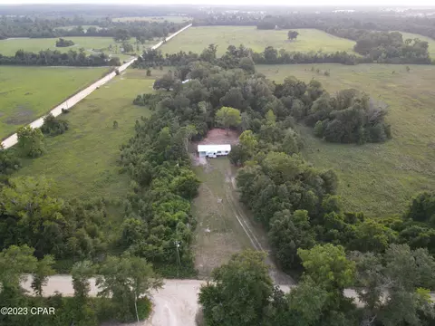 5214 Hartsfield Rd, Marianna, FL 32446