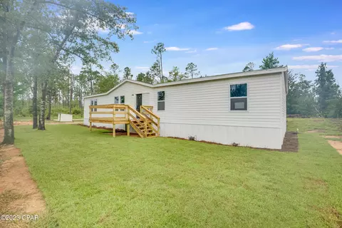 17705 Center Dr, Fountain, FL 32438