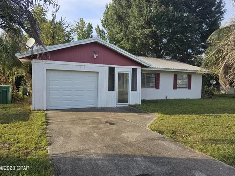 2082 Morven St, Chipley, FL 32428
