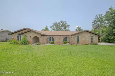 718 W Pierson Dr, Lynn Haven, FL 32444