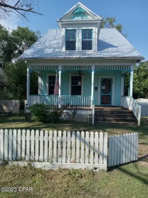 91 17th St, Apalachicola, FL 32320