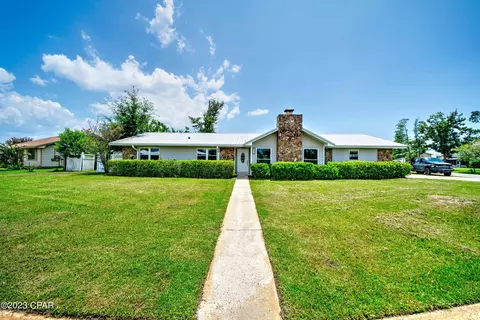 331 Floyd Dr, Lynn Haven, FL 32444