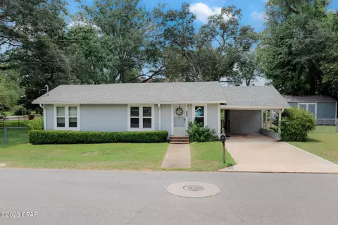 844 8th St, Chipley, FL 32428