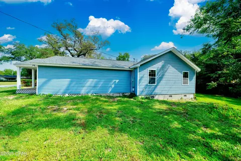 607 N Pear St, Chipley, FL 32428 photo 4