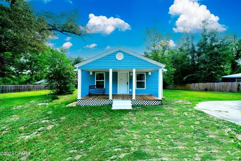 607 N Pear St, Chipley, FL 32428