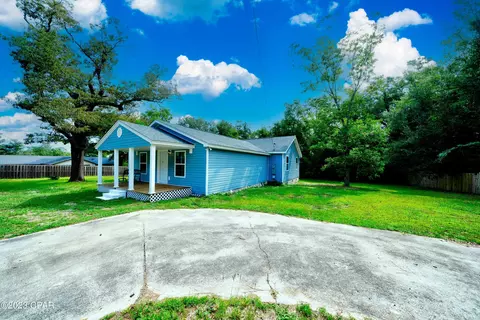 607 N Pear St, Chipley, FL 32428 photo 3