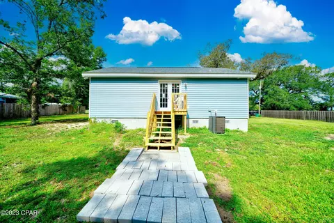 607 N Pear St, Chipley, FL 32428 photo 6