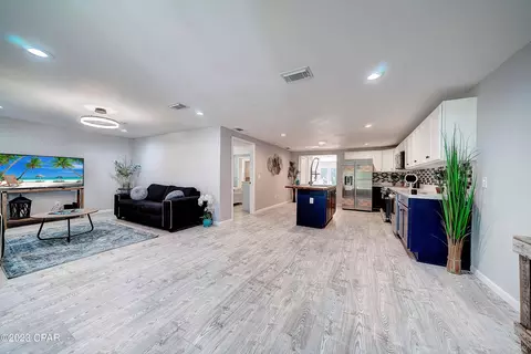 607 N Pear St, Chipley, FL 32428 photo 11